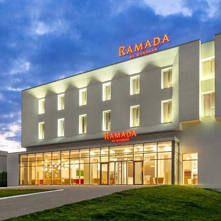 Ramada By Wyndham Targu Jiu Hotel Exterior foto